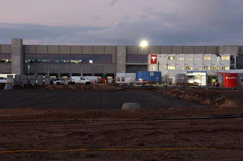 Musk voa para Berlim para abrir fábrica da Tesla na Alemanha Musk voa para Berlim para abrir fábrica da Tesla na Alemanha
