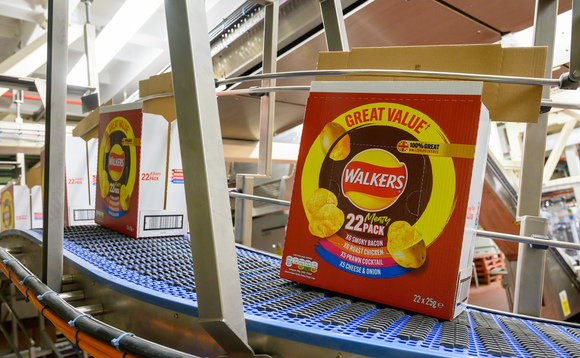 Walkers tira uma mordida de plástico com revisão de embalagem de £ 14 milhões Walkers tira uma mordida de plástico com revisão de embalagem de £ 14 milhões