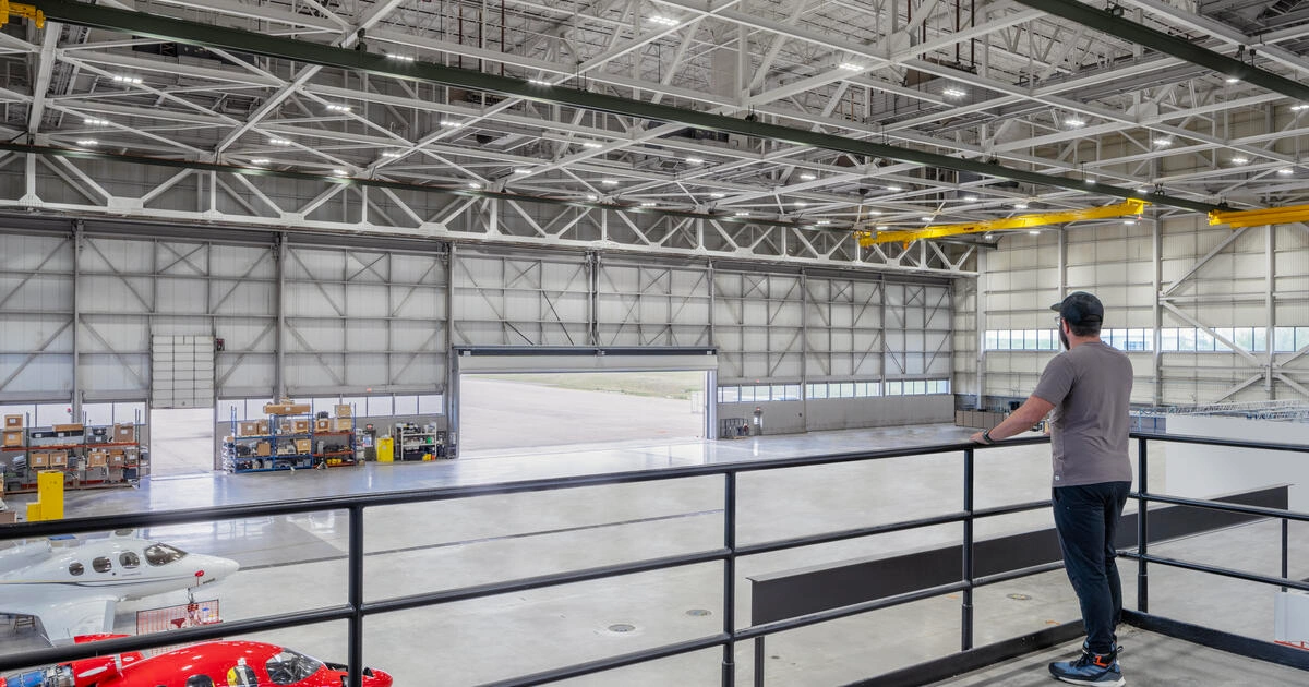 Cirrus abre centro de inovação da sede Cirrus abre centro de inovação da sede