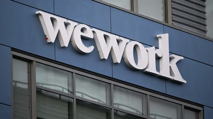 WeWork, que já foi avaliada em US$ 47 bilhões, pede falência WeWork, que já foi avaliada em US$ 47 bilhões, pede falência