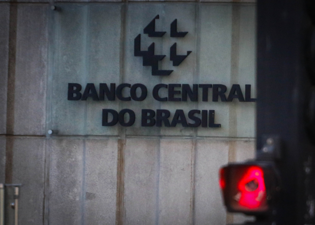 Brasileiros ainda não sacaram R$ 7,5 bilhões em recursos esquecidos no sistema financeiro Brasileiros ainda não sacaram R$ 7,5 bilhões em recursos esquecidos no sistema financeiro