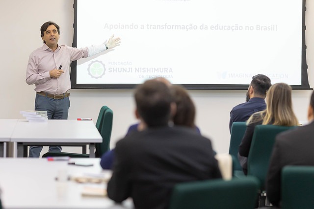 On-Industry Experimentation: IA Generativa e Gêmeos Digitais Revolucionam Processos Industriais On-Industry Experimentation: IA Generativa e Gêmeos Digitais Revolucionam Processos Industriais