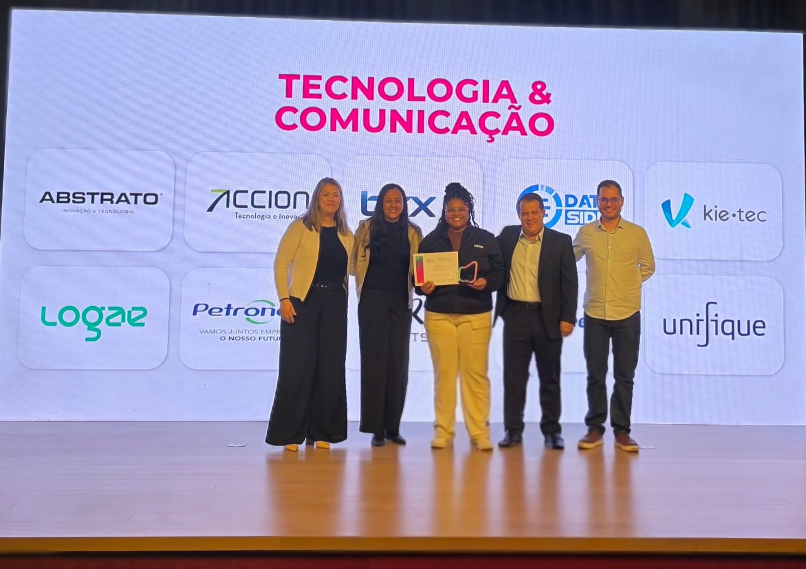 Petronect: Empresa Inovadora 2025 revoluciona cadeia de suprimentos com IA Petronect: Empresa Inovadora 2025 revoluciona cadeia de suprimentos com IA
