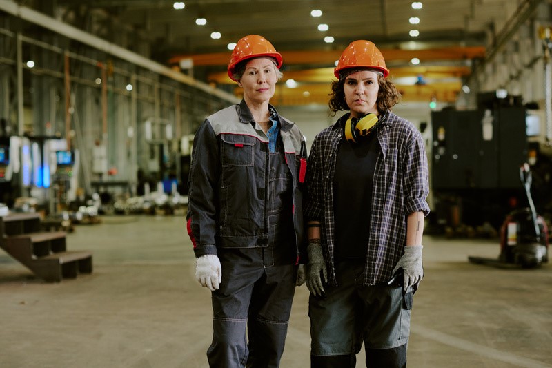 Mulheres ampliam presença na mineração e na metalurgia, mas avanço na liderança ainda é desafio Mulheres ampliam presença na mineração e na metalurgia, mas avanço na liderança ainda é desafio